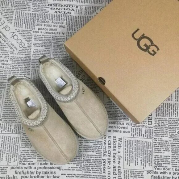 UGG Cream Platform Slippers - Picture 2 of 4